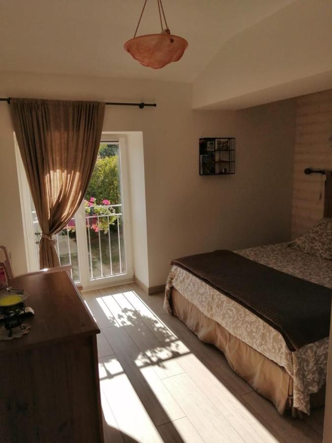 Les Gremilles Bed and Breakfast Bassoncourt Eksteriør billede